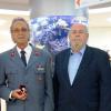 Für 40 Jahre aktiven Dienst beim Malteser Hilfsdienst wurde Karl-Heinz Käb (2. von links) aus Unterpleichfeld mit dem staatlichen Ehrenzeichen am Bande in Silber geehrt. Es gratulierten Landrat Eberhard Nuß (links), 2. Bürgermeister Klaus Stuntz (2.von rechts) und MHD-Diözesangeschäftsführer Stefan Dobhan (rechts).