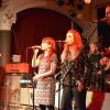 Musik mit Hingabe und Gefühl. Henrick Freischlader, Linda Sutti, Joanne Kasner, Moritz Mainschäfer (Drums) und Harrisen Lakner-Maing (von links) rockten die Bühne. Mit zur aktuellen Tour-Band gehören noch Armin Alic (Bass) Daniel Szebenyi (Orgel) und Marco Zügner (Saxofon).