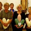 30 Herzkissen spendete der Frauenbund für Brustkrebspatientinnen. Im Bild (von links) Ellemieke Heemskerk, Barbara Hartmann, Vorsitzende Klara Laibold, Helga Hartlieb und Gerlinde Kaiser.