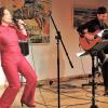 „Jazz & Latin Night“ prall gefüllt mit Talent und Temperament: In der Alten Turnhalle begeisterten Jazz-Diva Claudia Carbo und Gitarrist Felix Heydemann.
