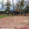 Die Sprunggrube am Sportplatz in Kreuzwertheim machte nicht den besten Eindruck bei der Besichtigung durch den Bauausschuss.