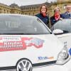 Bei der Jubiläumsveranstaltung bekam das 2500. VRmobil das Kinderpalliativteam der Malteser Würzburg (v.l. Isabell Zugelder, Elke Schellenberger, Stefan Dobhan)