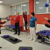 Beim Geriatrietag im Klinikum Main-Spessart in Lohr wurden den Besuchern Gymnastikübungen gezeigt, die man auch mal zuhause machen kann.