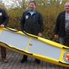 (cl)   Bestens gerüstet für künftige Einsätze ist die Ortsgruppe Eltmann der Wasserwacht. Ab sofort können die ehrenamtlichen Rettungskräfte ein neues Rettungsbrett ihr eigen nennen. Die Führung der Eltmanner Wasserwacht (von links) mit dem 3. Vorsitzenden Peter Bender, dem 2. Vorsitzenden Günter Keupp und dem technische Leiter Werner Oberreuter bedankt sich bei allen Sponsoren, ohne die die neue Anschaffung nicht möglich gewesen wäre.