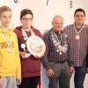 Schützenkönige unter sich. Die Schützenmeister Mario Schiller (links) und Benjamin Weiß (rechts) ehrten die erfolgreichen Teilnehmer (von links) Vereinsmeister Hendrik Schneider, 2. Ritter Yannik Mainz, Jugendschützenkönig Marcel Weigel, Schützenkönig Günther Pecher, 2. Ritter Christian Klein und 1. Ritter Birgit Jahrsdörfer.