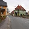 Die Sanierung der Sulzheimer Ortsdurchgangsstraße, Wilhelm-Behr-Straße, steht in der Prioritätenliste ganz oben. Wann die Kanalarbeiten und Fahrbahnsanierungsarbeiten starten, steht allerdings noch nicht fest. Dies teilte Bürgermeister Jürgen Franz Schwab im Rahmen der Bürgerversammlung mit.