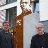 Bei der Einweihung der Kolping-Stele am Kolpingplatz: (links) Geschäftsführer Manfred Eck und Michal Ehlers.