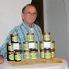Roland Flammersberger hat in diesem Jahr bei der Honigmesse in Köditz dreimal Gold für drei verschiedene Sorten seines Honigs bekommen.