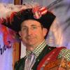 „Ausverkauftes Haus – super Stimmung“. Straßenmeisterei-Mitarbeiter, Winzer und Humorist in höchster Güte: Oti Schmelzer brachte brachte mit der Pointen-Rally Burglauer zum Toben.