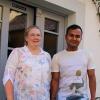 Sie ringen seit vielen Monaten darum, dass der in Bangladesch verfolgte 16-jährige Jahid nach Frickenhausen kommen kann: Karen Bauer und ihr Pflegesohn Faruk.