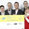 Freuen sich über die Auszeichnung: Kornelia Haugg, Leiterin der Abteilung Berufliche Bildung, Lebenslanges Lernen im BMBF (links),  Prof. Dr. Verena Metze-Mangold, Präsidentin der Deutschen UNESCO-Kommission (Sechste von links),  Prof. Dr. Gerhard de Haan, Wissenschaftlicher Berater der Nationalen Plattform BNE (Dritter von links), Erste Bürgermeisterin Birgit Erb (Zweite von links),  Joachim Schneider (Vierter von links),  Bernd Fischer (Dritter von links) und Dr. Andrea Schmitt (Fünfter von links).