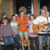 Wie wichtig „Freundschaft“ im Lebens ist, wurde beim gleichnamigen Lied deutlich. Ein weiteres Glanzlicht beim „Best of“ der Lebenshilfe-Musicalgruppe und Liedermacher Martin Scherer beim Auftritt in Gleisenau.