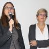 Kreisbäuerin Barbara Göpfert (links) bedankt sich bei Dr. Elke Schellenberger, der Leiterin des Kinderpalliativteams der Malteser für Unterfranken, für ihren erhellenden Vortrag zu einem schweren Thema.