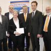 Der Weg in die neue Filiale ist frei. Im Bild (von links) Frank Hefner (Vorstandsmitglied VR-Bank Schweinfurt), Pfarrer Gerhard Staudt, Bürgermeister Willi Warmuth, Pfarrerin Donate Molinari, Wolfgang Schech (Vorstandsmitglied der VR Bank Schweinfurt), Landrat Florian Töpper sowie Peter Oppolzer, ebenfalls im Vorstand der VR Bank Schweinfurt eG.