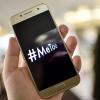ARCHIV - ILLUSTRATION - Eine junge Frau hält am 20.10.2017 in Berlin ein Smartphone mit dem Hashtag «#MeToo» in der Hand (gestellte Aufnahme).