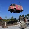 Ein altes Feuerwehrauto gehört zu den Exponaten, die aus Holger Metzgers Biergarten in Bolzhausen eine Art Freilichtmuseum machen. Ein altes Feuerwehrauto gehört zu den Exponaten, die aus Holger Metzgers Biergarten in Bolzhausen eine Art Freilichtmuseum machen.