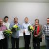 Kreiscaritas-Geschäftsführerin Angelika Ochs (Zweite von rechts) zeichnete (von links) Andreas Schmitt, Rainer Schmitt und Udo Schmitt mit der goldenen Ehrennadel aus. Weiter auf dem Bild sind Stefan Keß (Zweiter von links) und der neue Vorsitzende Peter Hümpfer.