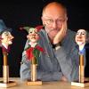 Thomas Glasmeyer lässt in seinem Stück „Fauste!“ beim Faust-Fest am Neunerplatz die Puppen tanzen.