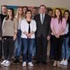 Die Absolventen der Sonderqualifikation Forensik am Bezirkskrankenhaus Lohr mit Bezirkstagspräsident Erwin Dotzel und den Vertretern der Krankenhausleitung