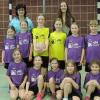 Über die Meisterschaft in der Kreisklasse Jugend 9/4 durften sich die Mädels der SG Geusfeld/Untersteinbach freuen. In der jüngst zu Ende gegangenen Korbball-Hallenrunde wurden 17 Spiele gewonnen, lediglich eine Partie endete mit einem Remis, das Korbverhältnis lautete 81:15 – das Team blieb ohne Niederlage. Am Erfolg beteiligt waren (hinten von links) Trainerin Doris Götz, Mia Behringer, Lara Müller, Jule Hendel, Lena Götz, Khira Hornung, Ramona Koch und Betreuerin Nina Rüttinger sowie (vorne von links) Lisa Schmitt, Melissa Deisinger, Fenja Schmid, Sophia Reuß und Emma Dotterweich.