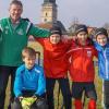 Bernd Knahn (Zweiter von links) bei seiner Lieblingsbeschäftigung, der Ausbildung von jungen Fußballern, hier im Bild einer Kleingruppe von U11-Spielern in Irmelshausen.