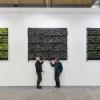 „Vertical Green in der Blumenhalle auf dem LGS-Gelände: Dieter Scheffler (links) hat die Wandbeete konzipiert und Jürgen Herrmannsdörfer (Blumenhaus Decker) ausgeführt.