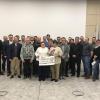 Große Freude bei den Empfängern der vielen Spenden: Die beiden Raiffeisenbank im Grabfeld-Vorstände Hendrik Freund und Horst Klumb konnten unlängst vielen Kommunen, Vereinen und anderen Organisationen einen Scheck überreichen.