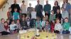 (sc)   600 Euro hat die Kolpingfamilie Hofheim für die Hofheimer Kinderkirche gespendet. Der Erlös stammt aus den Altkleidersammlungen, berichten Erich Klopf und Stefan Heusinger von der Kolpingfamilie. Von dem gespendeten Geld wurden Materialkoffer, Chiffontücher und Perlen angeschafft, freut sich das Kinderkirchenteam mit Felicitas Dellert, Nicole Klebrig, Martina Werner und Katrin Metzger. Dieses Material kam auch gleich am Palmsonntag zum Einsatz, als der „Einzug Jesu nach Jerusalem“ im Mittelpunkt der Kinderkirche stand. Erich Klopf hofft, dass weiterhin fleißig Altkleider gespendet werden. Kolping-Container stehen in Hofheim am Bauhof und an der Shell-Tankstelle, in Ostheim am Sportplatz und am Sportheim und in Lendershausen neben dem Altglascontainer. Das Bild zeigt einige Kinder der Kinderkirche mit (hinten von links) Pfarrer Manuel Vetter, Katrin Metzger, Martina Werner, Stefan Heusinger, Erich Klopf, Felicitas Dellert und Nicole Klebrig.