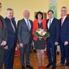 Helmut Grosser (Dritter von rechts, mit Ehefrau Helga) lenkt seit 25 Jahren die Geschicke des Überlandwerks Rhön mit. Zum Betriebsjubiläum gratulierten (von links) Wolfgang Stumpf (Betriebsratsvorsitzender), Manfred Kaiser (Technischer Leiter), Landrat Thomas Habermann (Aufsichtsratsvorsitzender) sowie (von rechts) Thomas Merker (Geschäftsführer Bayerische Rhöngas) und Joachim Schärtl (Prokurist).