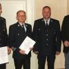 Verabschiedung und Ernennung: In der Stadtratssitzung in Rothenfels dankte Bürgermeister Michael Gram (rechts) dem scheidenden Kommandanten der Feuerwehr, Jürgen Schmidt, und überreichte (von links) Manuel Straub und Bernd Straub die Ernennungsurkunden zum stellvertretenden beziehungsweise neuen ersten Kommandanten.