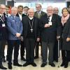 Dr. Wolfgang Theissen aus Kleinsteinach wurde von der Bürgermeisterin der Stadt Lourdes, Josette Bourdeu, für sein Lebenswerk geehrt. Am Rande der Malteser-Wallfahrt überreichte sie ihm die goldene Ehrenmedaille der Stadt Lourdes. Im Bild die Gratulanten mit dem Geehrten von links: Wallfahrtsleiter Thomas Ohm, Pfarrer Klaus Holzamer, Walter und Manfred Müller, Dimitri Wagner, Msgr. Prof. Dr. Schallenberg, Eric Wagner, Philippe Hernalsteen, Weihbischof Hubert Berenbrinker, Dr. Gerhard Markus, Dr. Wolfgang Theissen, Albert Bosserhoff, Josette Bourdeu, Alain Abadie, Michael Dreier, Stephan Graf von Spee, Aline Gräfin von Spee, Bernard Wagner.
