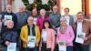 Die Sieger des Blumenschmuckwettbewerbes 2017 wurden von der  Eigenheimervereinigung Thüngen mit einem Einkaufsgutschein und einer Urkunde prämiert. Hinten von links:  Wilfried Deistler, Walter Weller, Herbert Fiedler, Hermine Pfeiffer, Günter Morgenstern und Vorsitzende Anke Peter. Vorne von links: Adolf Hofmann, Winfried und Erika Deivel, Solveig Kolb und Bürgermeister Lorenz Strifsky.