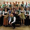 Die Steigerwaldmusikanten Ebrach-Großgressingen mit ihrem Dirigenten Manfred Barth formierten sich nach ihrem mittlerweile vierten Frühjahrskonzert in Ebrach zum Erinnerungsfoto.
