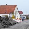 Trotz ausgeschilderter Umleitung und Sperrung der Durchfahrt lassen sich viele Autofahrer und auch einige Lkw-Fahrer nicht von den entsprechenden Schildern abhalten und suchen sich einen Weg durch Oberickelsheim, zum Beispiel von der B13 aus über den Ostring und den Zollweg. Diese Straßen sind aber eigentlich nur für Anlieger gedacht, weswegen der Ruf nach stärkeren Kontrollen laut wird.