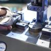 Präzisionsarbeit ist gefragt, wenn Porsche aus Zuffenhausen einen Prestigeauftrag in die Rhön vergibt. Bei den Gersfelder Metallwaren werden die Auspuffklappen für den neuen Porsche 911 produziert. Präzisionsarbeit ist gefragt, wenn Porsche aus Zuffenhausen einen Prestigeauftrag in die Rhön vergibt. Bei den Gersfelder Metallwaren werden die Auspuffklappen für den neuen Porsche 911 produziert.