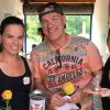 Freundlicher Empfang durch (von links) Nicole Rutz, Melanie Mundelsee, Andy Stange und Patricia Brod vom Förderverein „Pro Waldbad“.