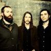 Russian Circles: Bandleader und Gitarrist Mike Sullivan, Bassist Brian Cook (links) und  Schlagzeuger Dave Turncrantz (rechts) spielen weltweit auf den großen Rock- und Metal-Festivals. Ihre Tourneen sind ausverkauft.