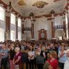 Über 500 Personen nahmen an der Führung durch den geschlossenen Vollzug für die Familienangehörigen der Mitarbeiterinnen und Mitarbeiter der Justizvollzugsanstalt Ebrach teil. Die Begrüßung erfolgte im Kaisersaal.