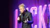 Michael Mittermeier setzte in der Stadthalle von Bad Neustadt zum „Lucky Punch” an.