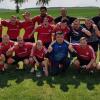 (mle)Mit einem 7:3-Sieg am letzten Spieltag bei der DJK Wettringen sicherte sich der VfB Humprechtshausen II mit einem Zähler Vorsprung auf den TSV Burgpreppach II die Meisterschaft in der B-Klasse 6. Mit dabei waren (hinten, von links) Abteilungsleiter Christoph Wagenhäuser, Johannes Bayer, Martin Suhl, Philipp Bockelmann, Simon Bauer, Matthias Bulheller, Steffen Nöller, 1. Vorsitzender Armin Nikolaus sowie (Mitte, von links) Peter Kerzinger, Maximilian Kerzinger, Florian Walter, Lorenz Bühler und (vorne, von links) Daniel Pfautsch, Sven Haas, Jochen Bathon, Alexander Sittler, Florian Karch, Tobias Rambacher. Im Bild fehlen: Trainer Detlef Dütsch, Trainer Daniel Stühler, Michael Höchemer, Stefan Schilling, Mario Schuler, Jochen Fuchs, Markus Bayer, Holger Füglein, Armin Häusinger, Felix Stephan, Janis Suckfüll, Florian Suhl, David Friedrich, Armin Mertl, Tom Regner, Dominik Schineller, Johannes Welz, Sebastian Bayer und Bernd Conradi.