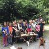 Am Freitag, 15. Juni, machte die Klasse 3a der Grundschule Thüngen mit ihrer Lehrerin Andrea Schmid und der Hündin Aijuna einen Ausflug in den Karlburger Wald.
