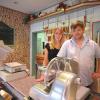 Nummer eins: Benno und Silvia Schneider (im Bild) schließen ihre Metzgerei am 28. Juli. Gaststätte und Cateringservice laufen weiter.