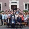 Zum Konfirmationsjubiläum hatte die Pfarrei Albertshofen eingeladen. Pfarrer Otto Gölkel stellte in seiner Predigt das Versprechen Gottes in den Mittelpunkt: „Ich will dem Durstigen geben von der Quelle des lebendigen Wassers umsonst (gratis)“ und ermunterte zum Vertrauen auf Jesus Christus. An dem Festgottesdienst, den der Posaunenchor unter der Leitung von Ralf Konrad und der Kirchenchor unter der Leitung von Johanna Bader musikalisch mit ausgestaltete, nahmen insgesamt 52 Jubilare teil, heißt es in einer Mitteilung der Pfarrei. Dem Gottesdienst folgte ein gemeinsames Gedenken an die bereits verstorbenen Jubilare auf dem Friedhof. Mit einem gemeinsamen Mittagessen und gemütlichen Beisammensein in der Gartenlandhalle, bei dem sich die Jubilare viel zu erzählen hatten, klang der Festtag aus. Folgende Personen feierten ihre Jubiläumskonfirmation:  Silbernes Konfirmationsjubiläum: Daniela Brückner, Karina Hofmann, Esther Keßler und Tobias Riedel; Goldene Konfirmation: Lois Alexander, Walter Böhm, Carmen Düll, Wolfgang Etzel, Sieglinde Fuhrmann, Herbert Heilmann, Reinhard Kahl, Gerda Kapphan, Oswald Kesselring, Ellen Lechner, Helga Lieb, Gerd Schmitt, Hans-Friedrich Stängle und Sonja Will; Diamantene Konfirmation: Hans Glück, Gerhard Hofmann, Renate Krönert, Gudrun Melber, Heinz Rabenstein, Margot Schimmel und Hildegard Weidt; Eiserne Konfirmation: Brigitte Auinger, Artur Gernert, Edeltraud Graber, Hans Hofmann, Hermann Höhn, Lieselotte Klötzl, Rosemarie König, Rosemarie Lenz, Reinhold Sattes, Christa Schmidt, Irmgard Schmitt, Lieselotte Tyroler, Hans Uhl, Heinrich Uhl, Renate Wacker und Betty Will; Gnadene Konfirmation (70 Jahre): Helga Andres, Helga Dümler, Walter Gernert, Roswitha Kahl, Käthe Kraft, Helene Lamparter, Dora Pohley und Kurt Wenkheimer. Das seltene Fest der Kronjuwelenkonfirmation (75 Jahre) begingen : Sophie Henftling, Katharina Schmitt und Werner Schmitt.
