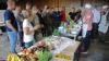 Auf reges Interesse stieß das Show-Kochen  mit dem BNK-Küchenmeister Ulrich Kaibel, zugleich freiberuflicher Ernährungsberater und Ausbilder bei der IHK. Sein Ziel war es, den Teilnehmern in Theorie und Praxis beizubringen, das man aus wenigen, gesunden Zutaten eine gesunde Ernährung machen kann, so eine fruchtige Salsa, eine pikante Marmelade als Beilage für ein Putensteak mit Erdnuss-Kruste sowie einen schönen Sommersalat.  Foto: Dieter Gürz