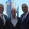 Bester Laune dank guter Zahlen: Aufsichtsratsvorsitzender Elmar Menzel (Mitte) mit den Direktoren der Raiffeisenbank Main-Spessart, Andreas Fella (links) und Manfred Heuer.