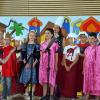 "Kinder brauchen Musik", davon sind die Kinder und ihre Chorleiterin Tanja Ertas-Keller (links) überzeugt.  Foto: Irene Konrad