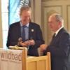 Edwin Ullmann (rechts) übergab des Präsidentenamt des Rotary Clubs Uffenheim an Eckhard Jung.