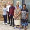 Die evangelische Gemeinde Gerolzhofen hatte Besuch aus dem fernen Papua-Neuguinea. Eine Abordnung aus Logaweng, der Partnerkirche des Dekanats Castell, berichtete über die Arbeit des Senior-Flierls-Seminars. Im Bild (von links) Vikar Russel Zoma, Dekan Günther Klöss-Schuster, Pfarrer William Sugoho, Pfarrer Reiner Apel, Rebecca Kosieng und Rachel Peandi.