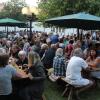 Gut besucht zum Auftakt war das Casteller Weinfest im idyllischen Schlosspark. Das herrliche Sommerwetter lockte die Besucher am ersten der beiden Weinfest-Wochenende zum Schöppeln.