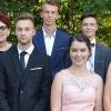 Die besten Wirtschaftsschüler wurden ausgezeichnet (von links): Paula Dippert, stellvertretende Schulleiterin, Landrat Thomas Habermann, Hannah Büchner, Monika Horcher, stellvertretende Landrätin Bad Kissingen, Leon Otto, Max Rüttiger, Cora Wolf, Sebastian Fingler, Helena Fuchs, Elternbeiratsvorsitzender Jürgen Fuchs, Schulleiter Ralf Kaminski und Michael Reif, Vorstand der Volksbank Raiffeisenbank Rhön-Grabfeld.